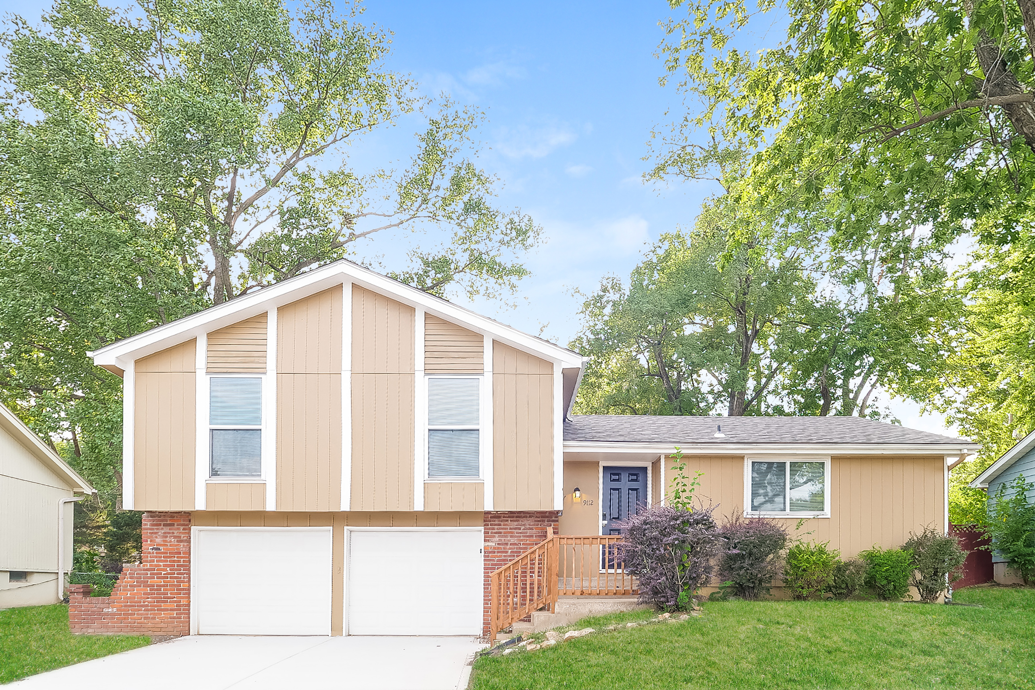 9112 Robinson St Overland Park, KS 66212
